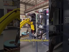 Polimento robótico de chaleira e válvula de torneira