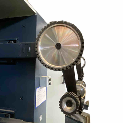 Máquina lustrando robótico do CNC que mói para os acessórios de bronze com o motor 1.5KW deslizante
