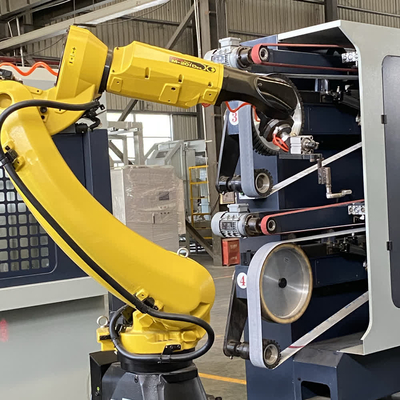 Máquina de moagem CNC para torneiras e chuveiros sanitários com braço robótico opcional