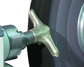 Máquina de lustro e lustrando do torneira automático com seis controles do CNC da estação do eixo quatro