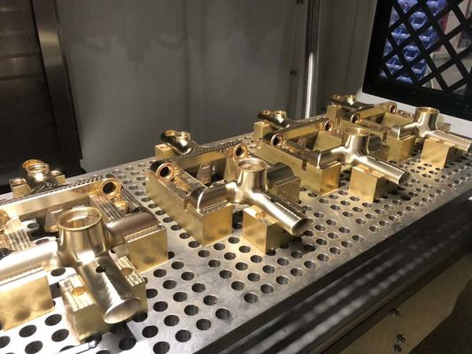 Máquina de polonês do CNC do sistema de controlo de Mitsubishi para acessórios do encaixe do banheiro