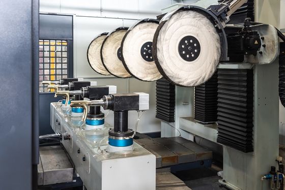 O PLC de 3 linhas centrais controlou a máquina de polonês do torneira para o punho de Casted do dado do zinco