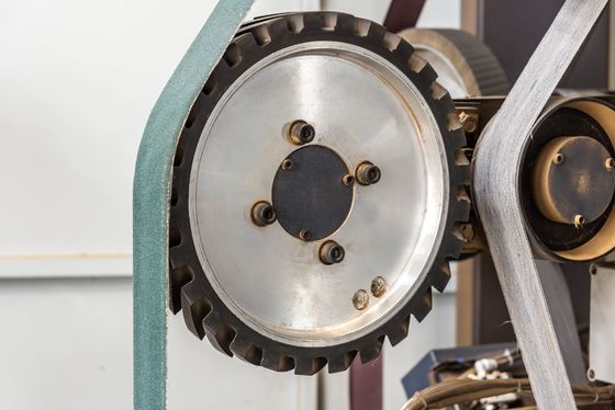 Máquina Deburring do metal robótico automático da compensação da posição