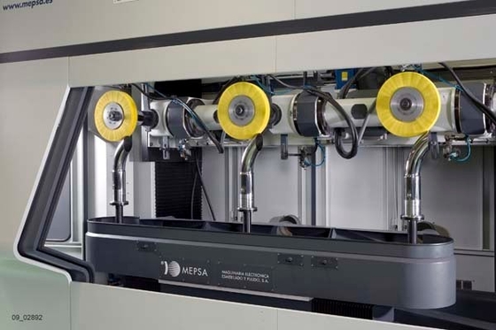 Máquina de polimento automática CNC de quatro estações de trabalho para polimento de superfícies metálicas